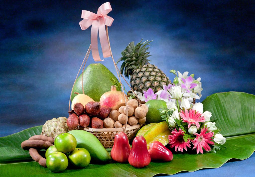 A fresh fruit gift basket for New Year